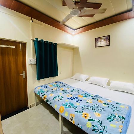 The Raman Palace- A Budget Hotel Mathura Dış mekan fotoğraf