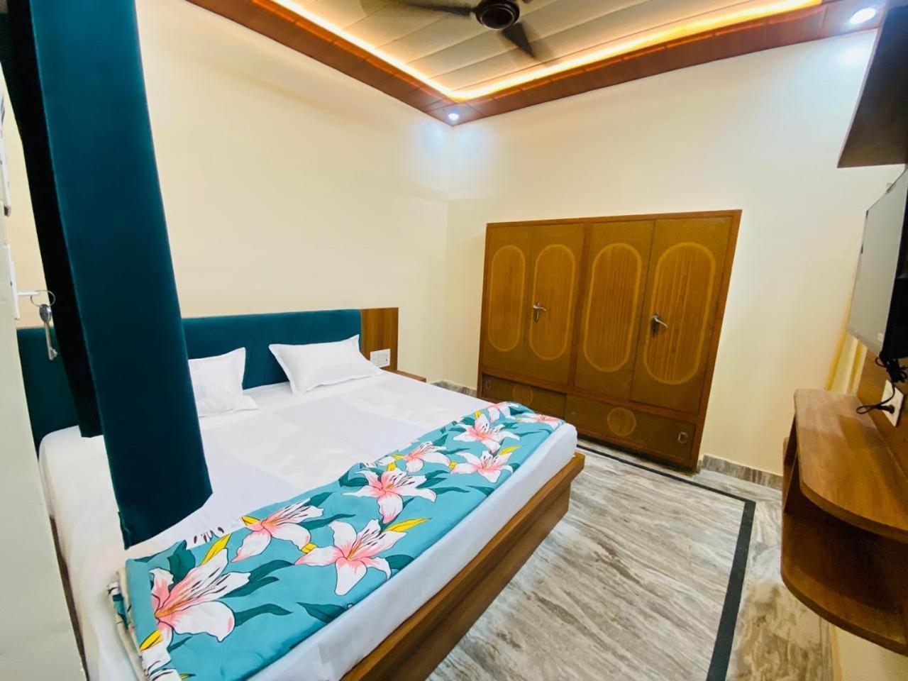 The Raman Palace- A Budget Hotel Mathura Dış mekan fotoğraf
