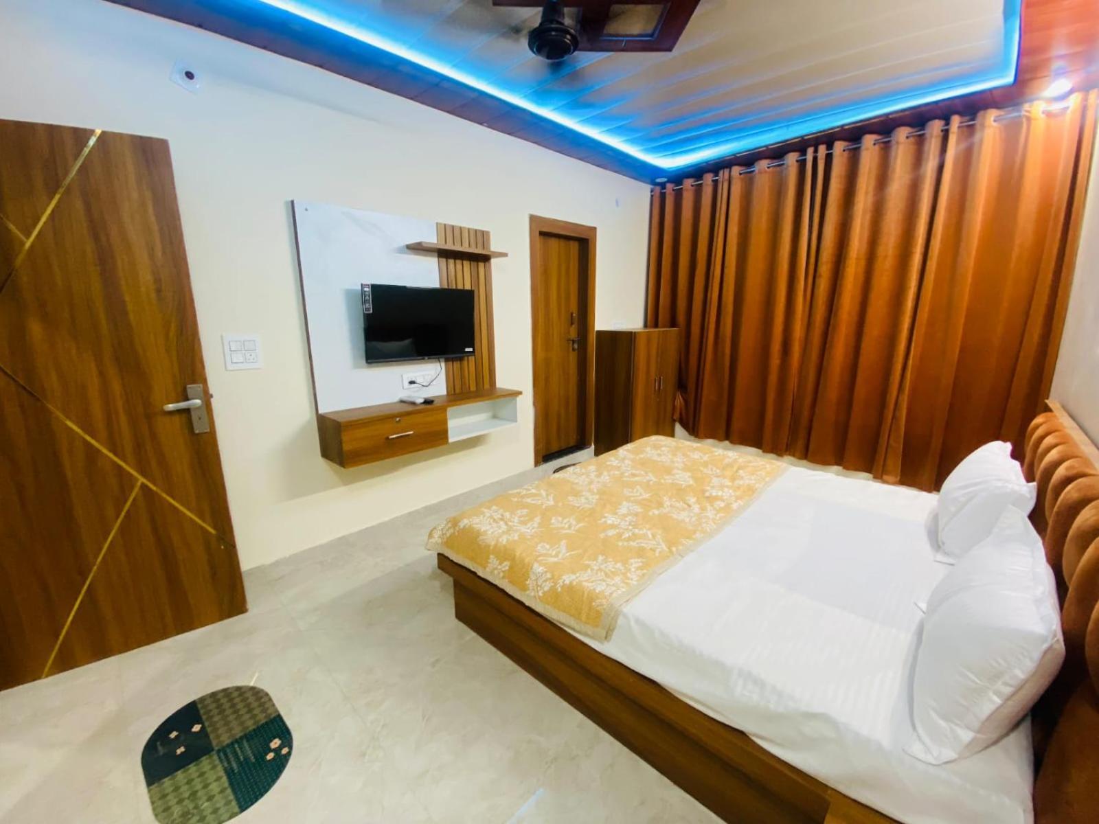 The Raman Palace- A Budget Hotel Mathura Dış mekan fotoğraf