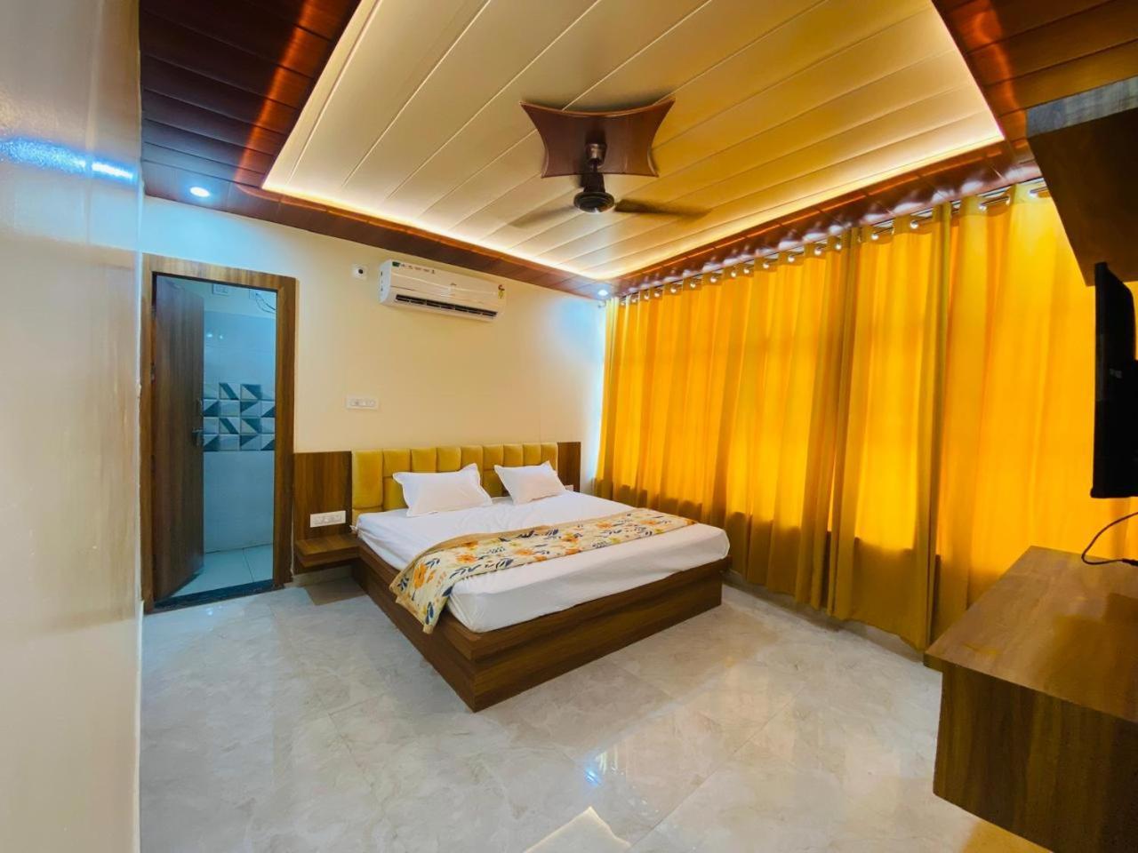 The Raman Palace- A Budget Hotel Mathura Dış mekan fotoğraf