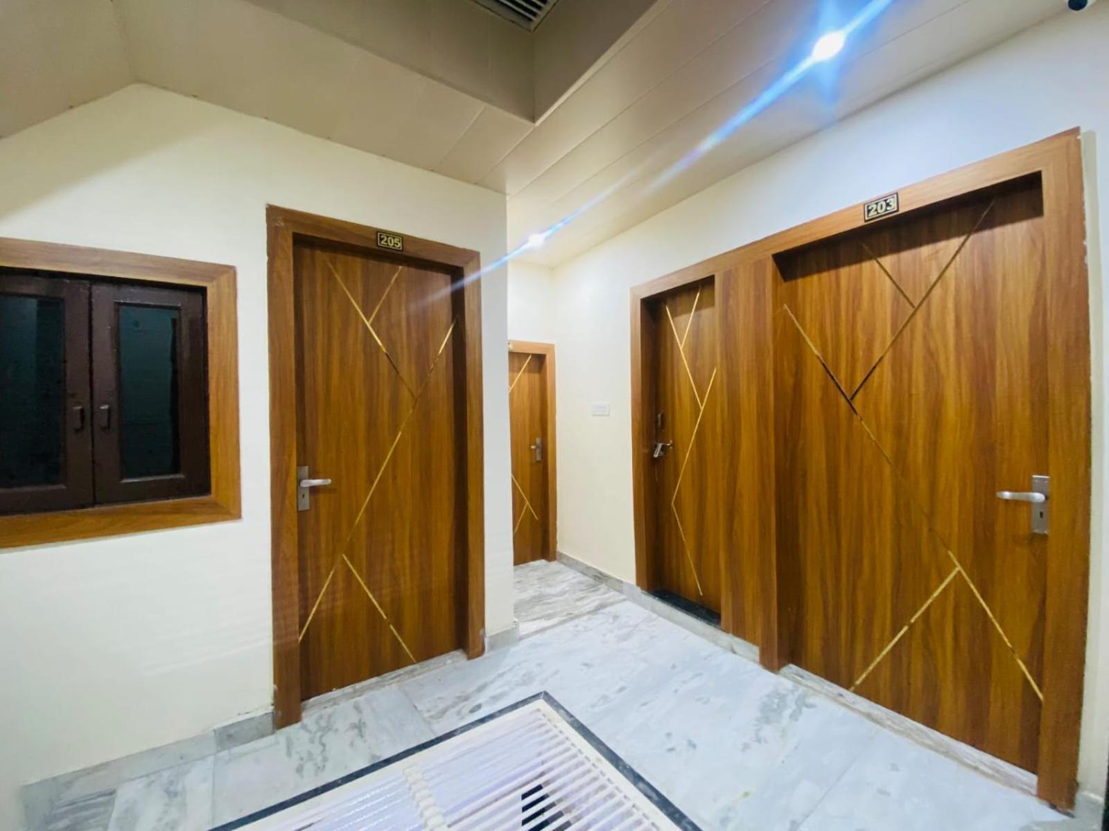 The Raman Palace- A Budget Hotel Mathura Dış mekan fotoğraf