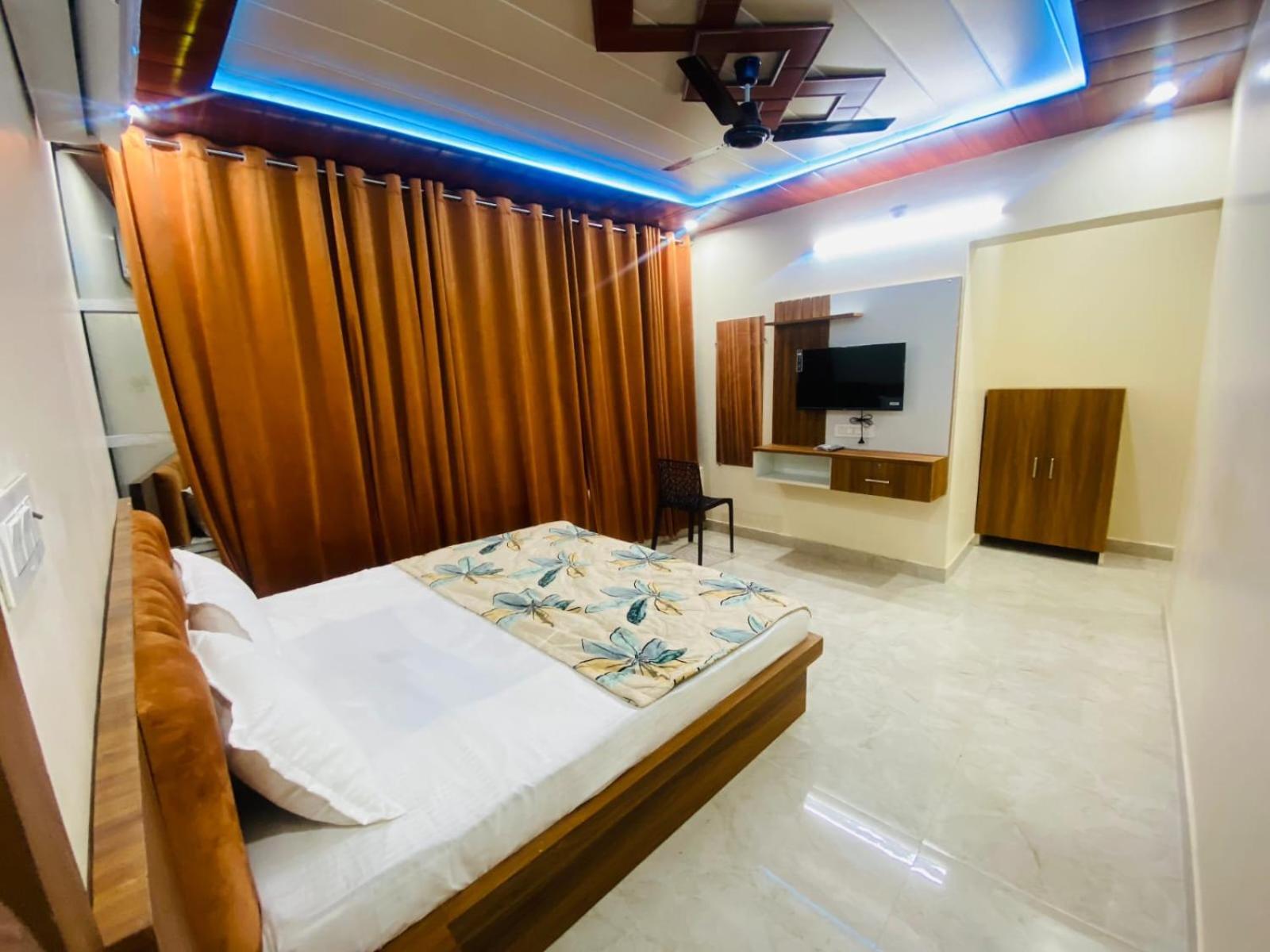 The Raman Palace- A Budget Hotel Mathura Dış mekan fotoğraf