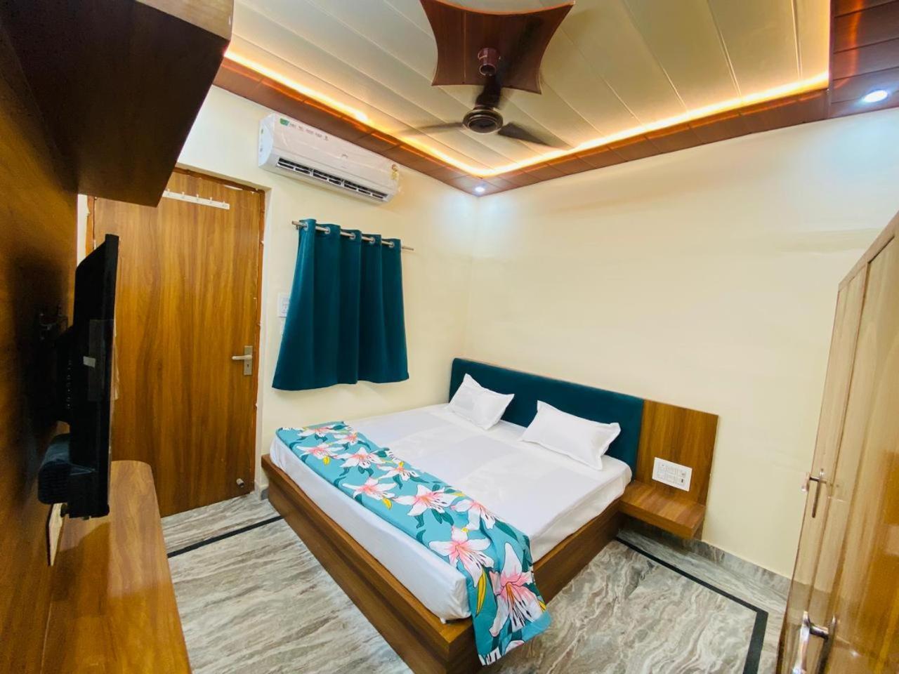 The Raman Palace- A Budget Hotel Mathura Dış mekan fotoğraf