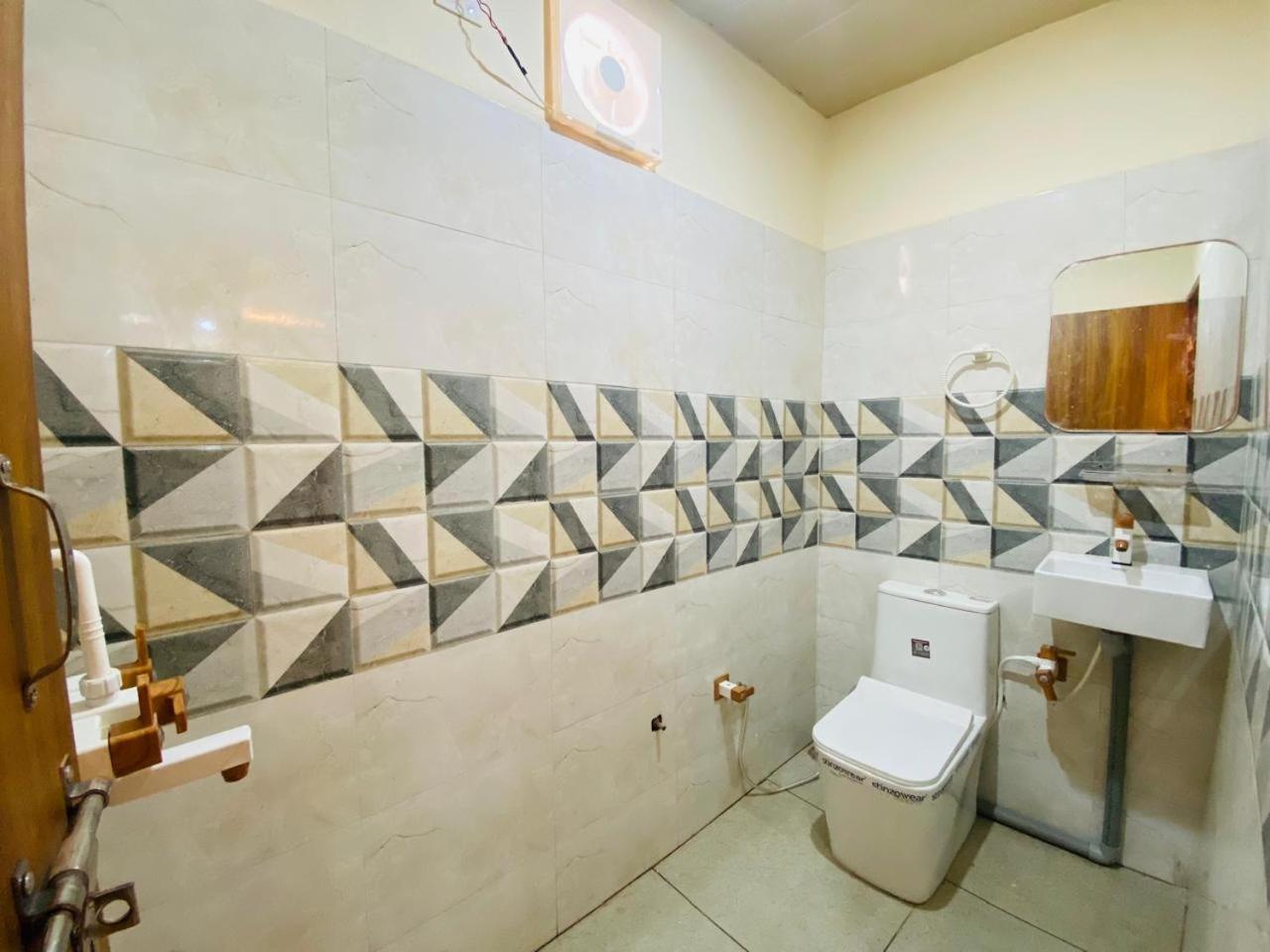 The Raman Palace- A Budget Hotel Mathura Dış mekan fotoğraf