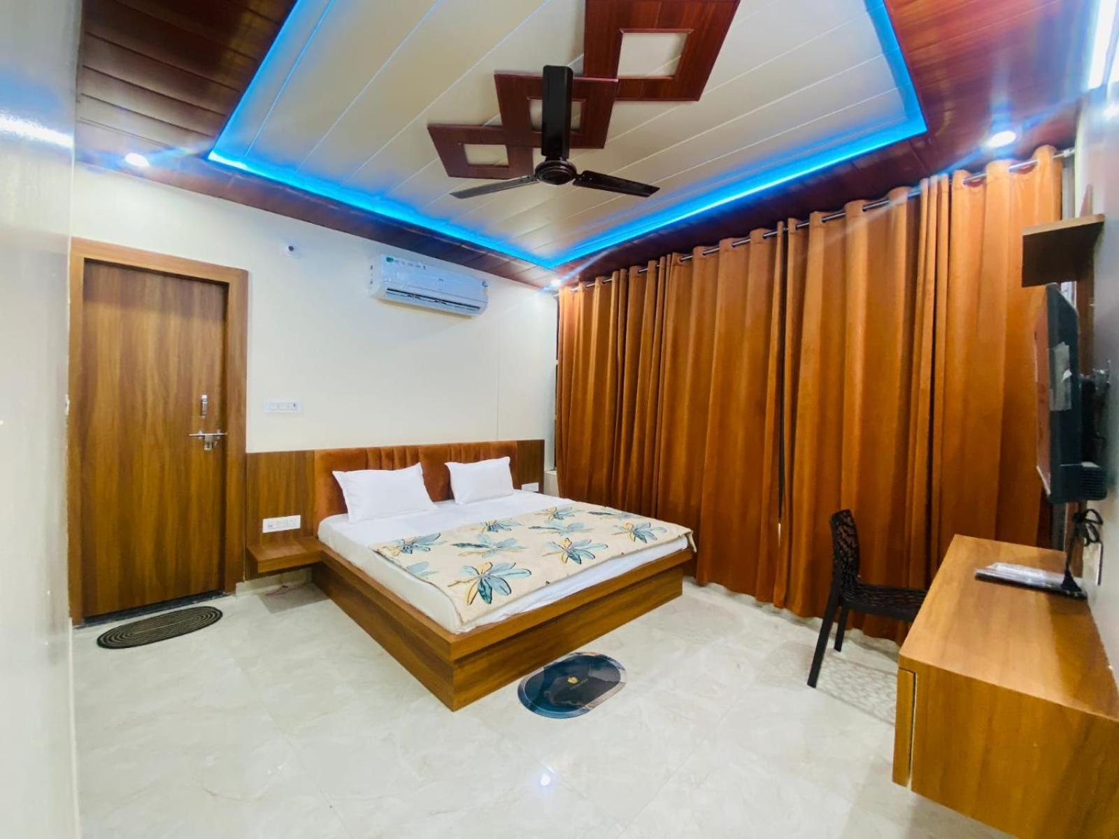 The Raman Palace- A Budget Hotel Mathura Dış mekan fotoğraf