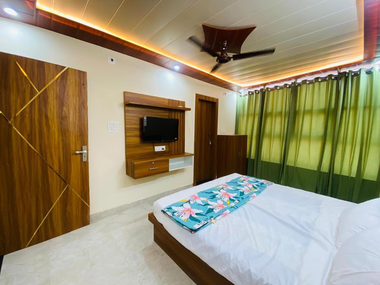 The Raman Palace- A Budget Hotel Mathura Dış mekan fotoğraf