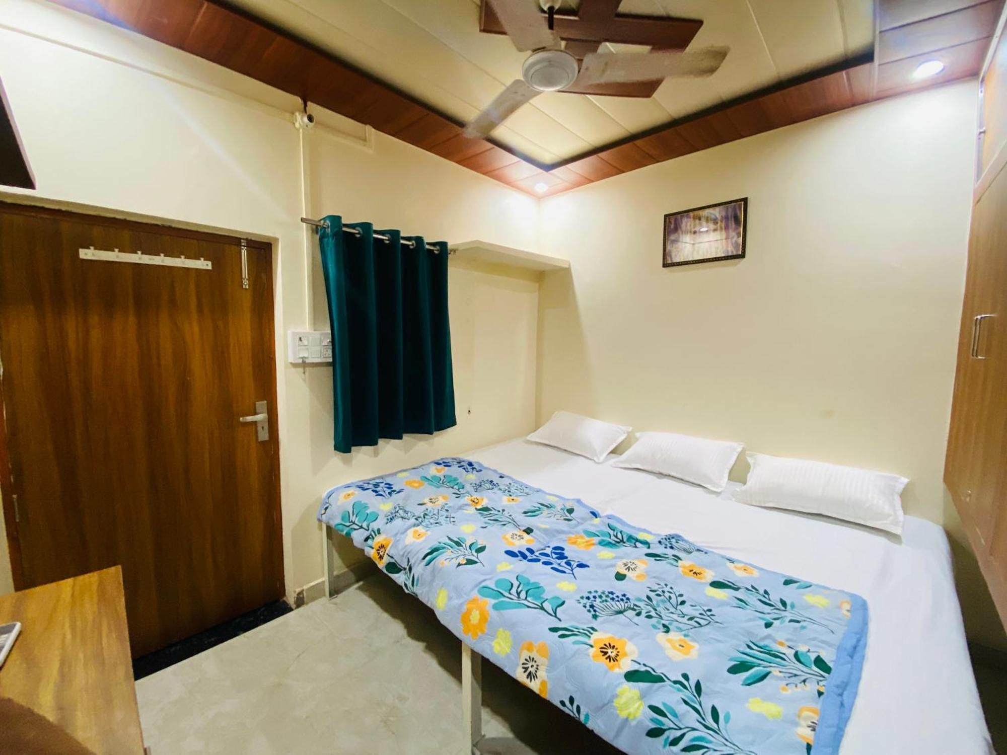 The Raman Palace- A Budget Hotel Mathura Dış mekan fotoğraf